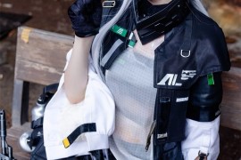 小南宫zzZ少女前线托洛洛cos:星辰下的文学少女