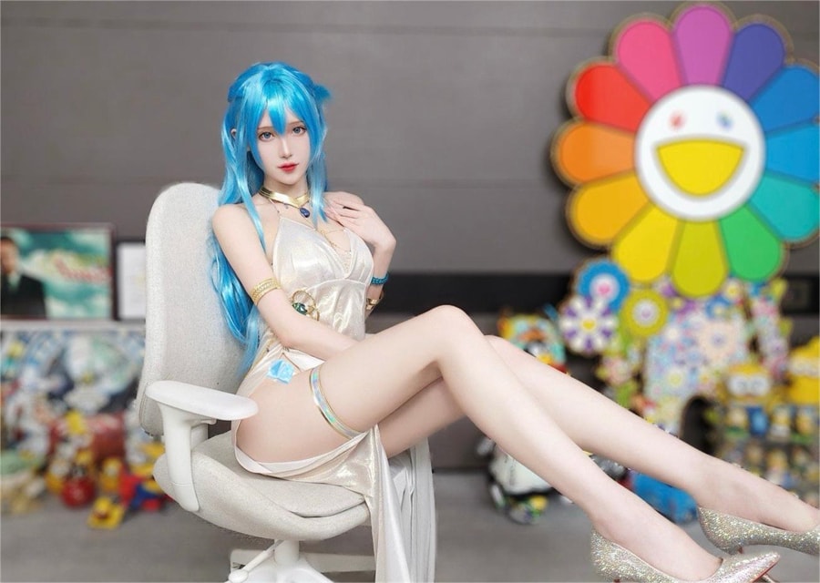 腐团儿cos海伦