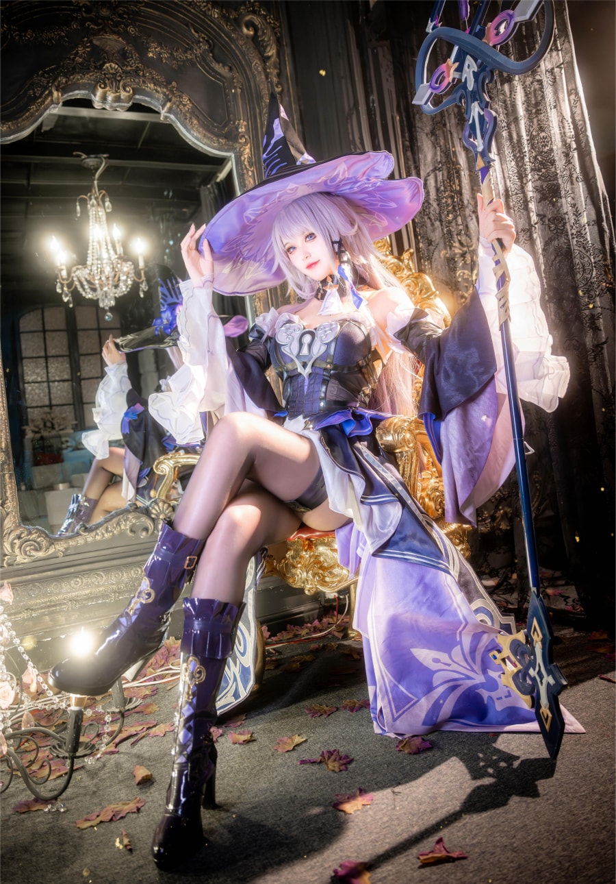 秋楚楚不秃头cosplay大黑塔