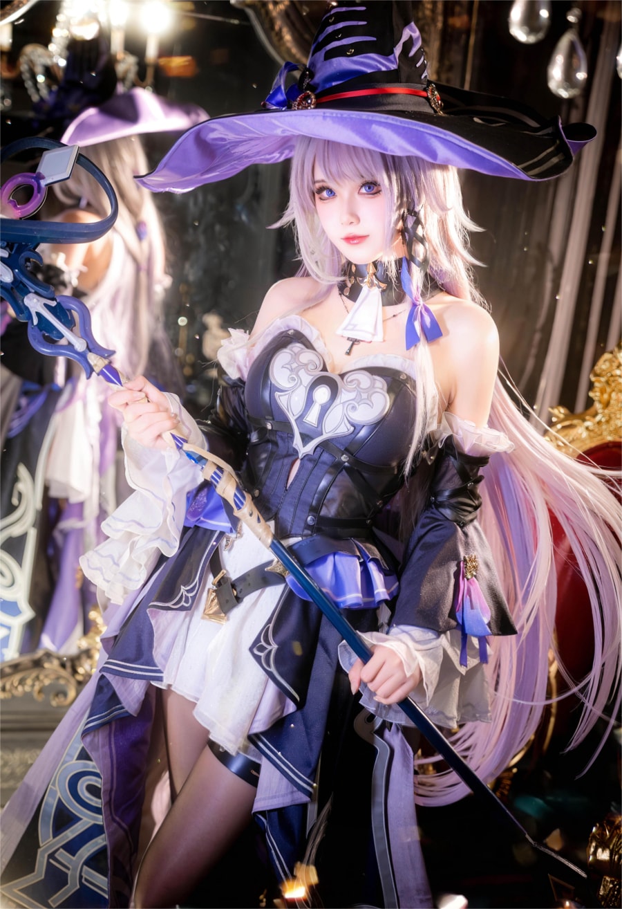 秋楚楚不秃头cosplay大黑塔