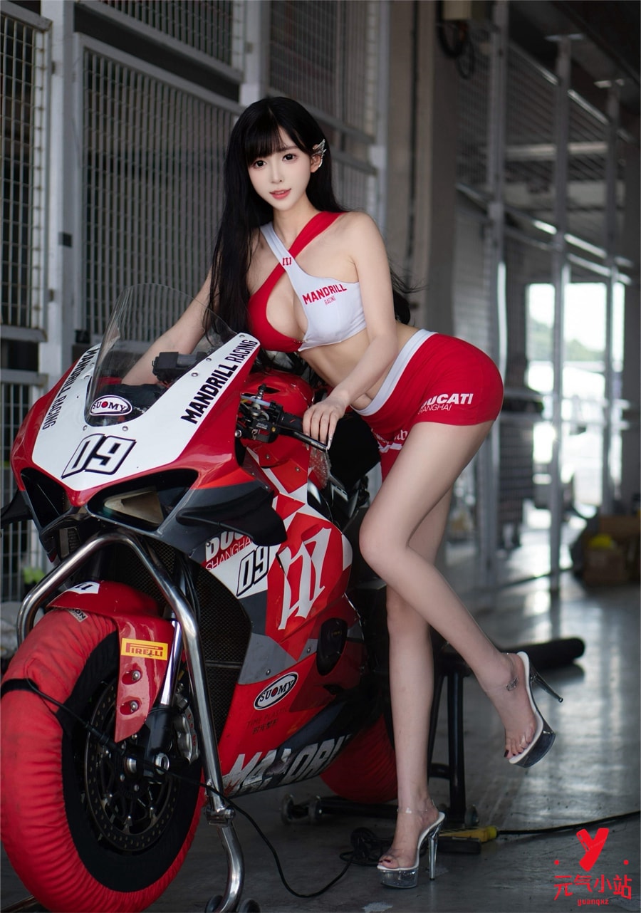 车模雯粥粥i赛车娘